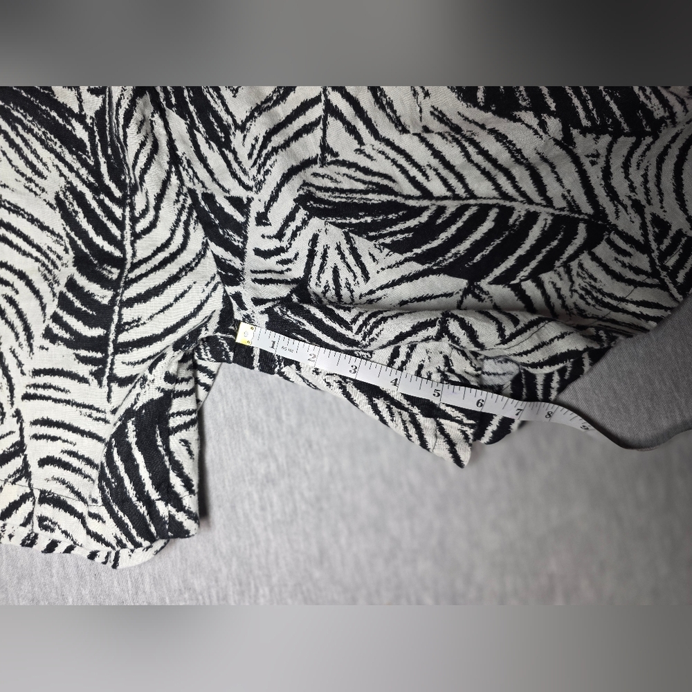 Cynthia Rowley Black and White Leaf Print Women's 1x 100% Linen Pull On Shorts - Picture 4 of 7